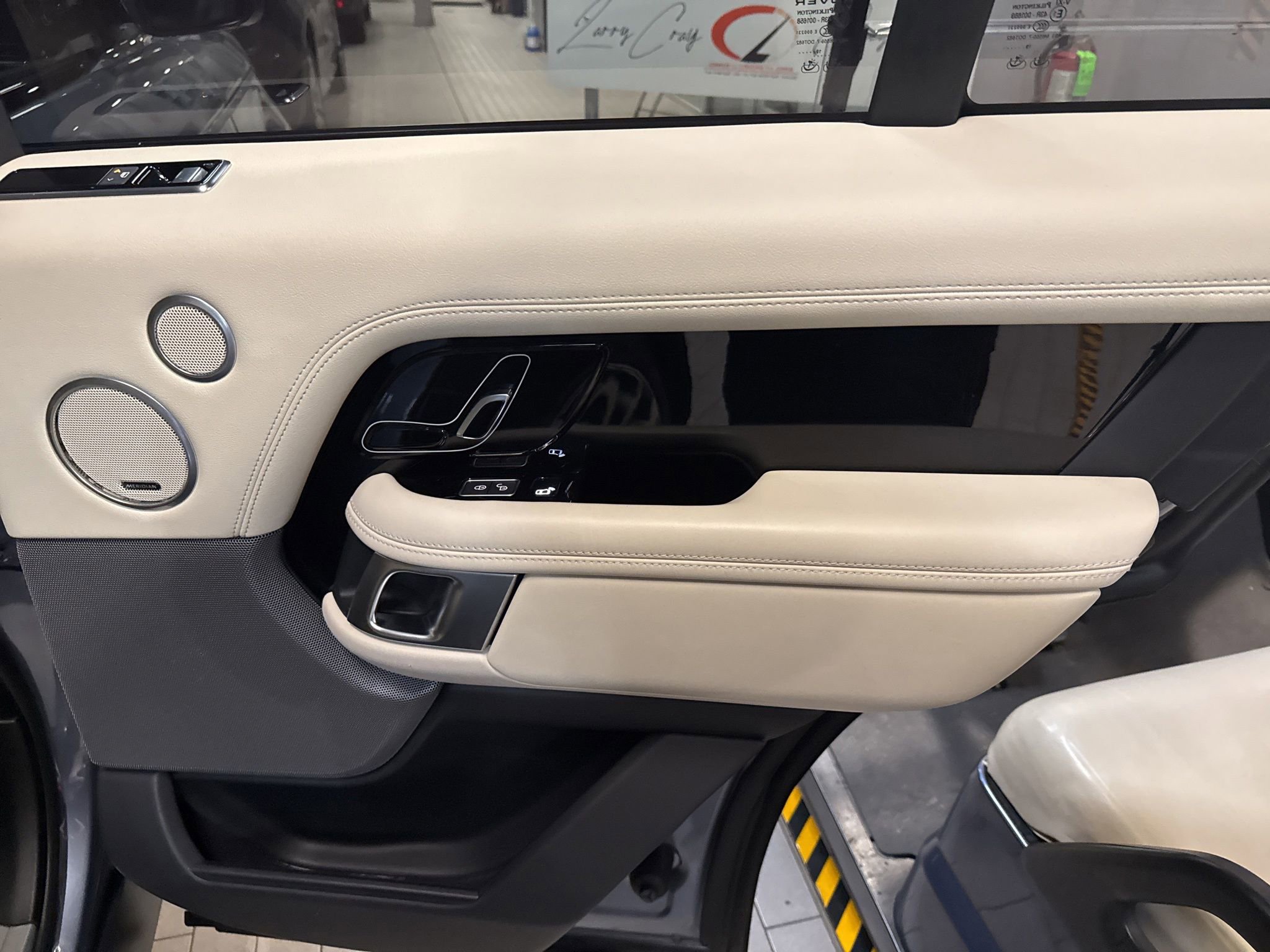 Used 2020 Land Rover Range Rover HSE AWD/4WD image 11