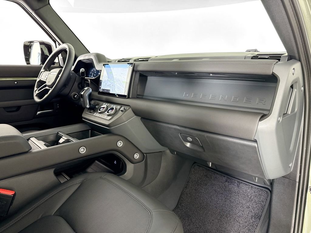 Used 2025 Land Rover Defender 110 X-Dynamic SE image 13