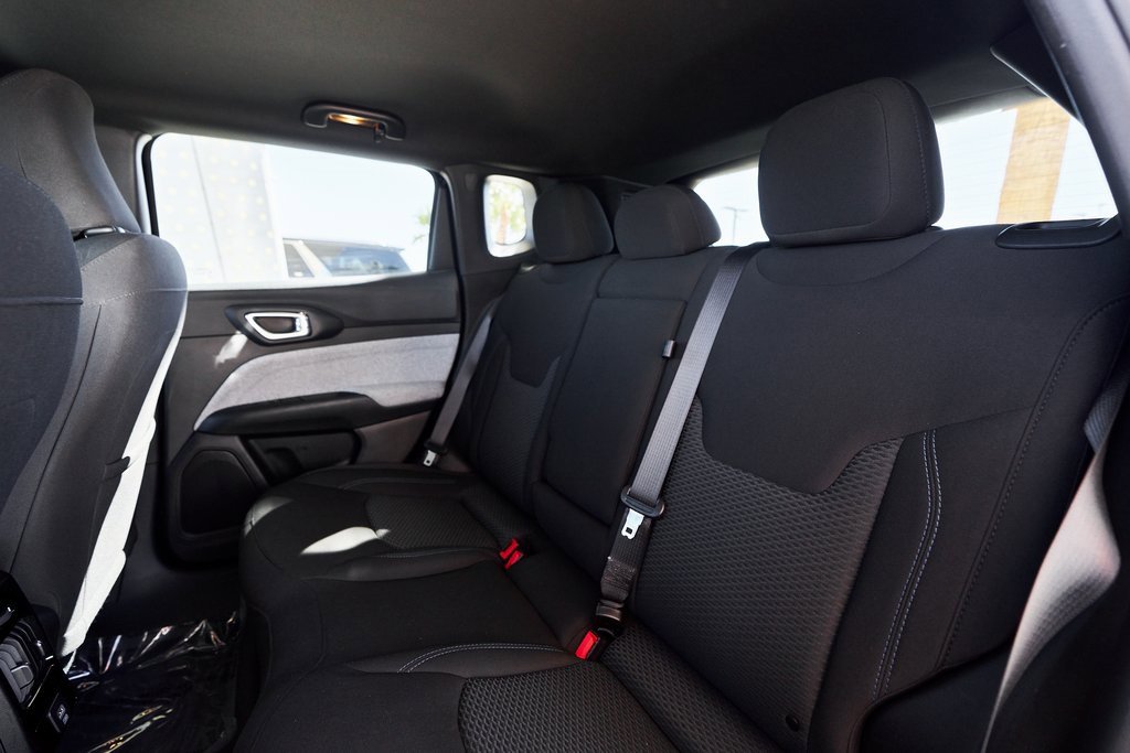 Used 2023 Jeep Compass Sport image 28