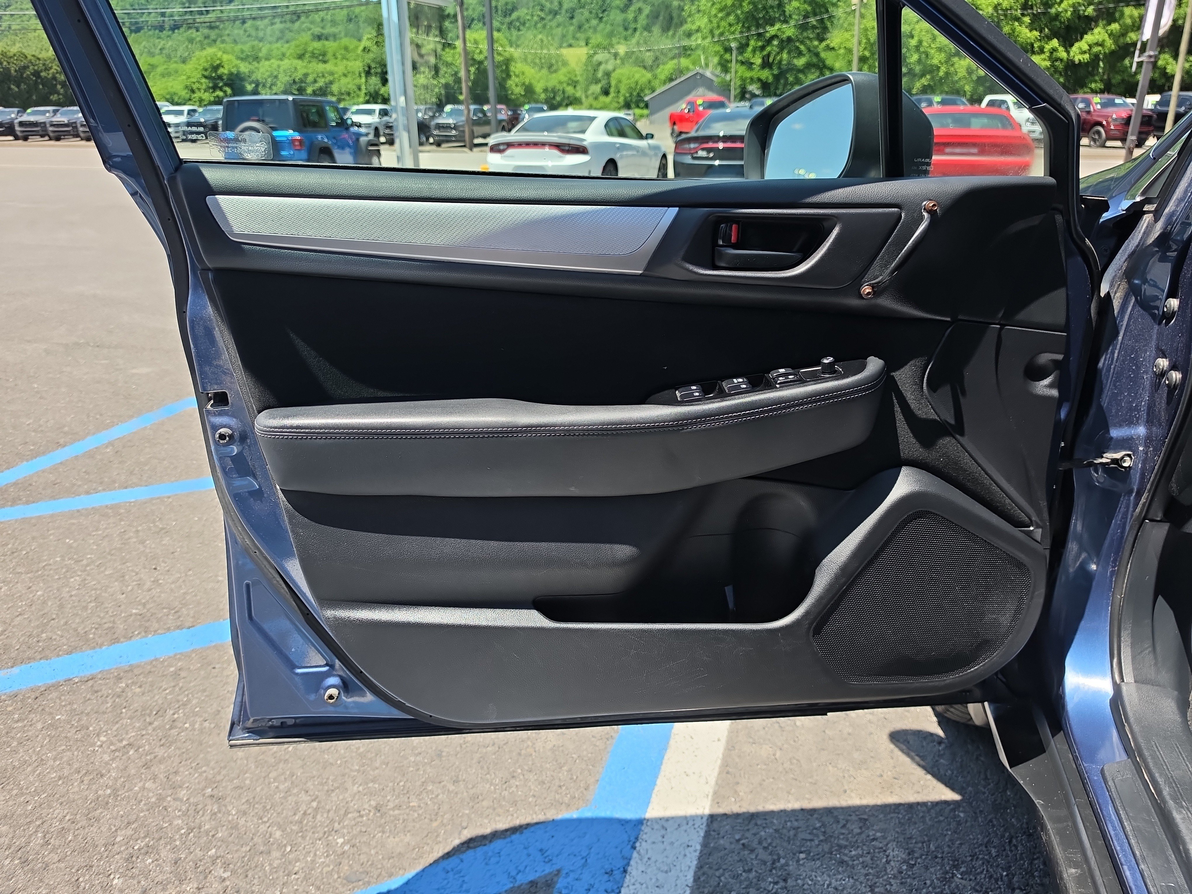 Used 2019 Subaru Outback 2.5i AWD/4WD image 16