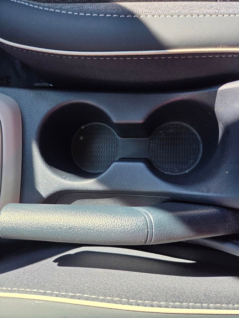 Used 2025 Hyundai Venue Limited image 21