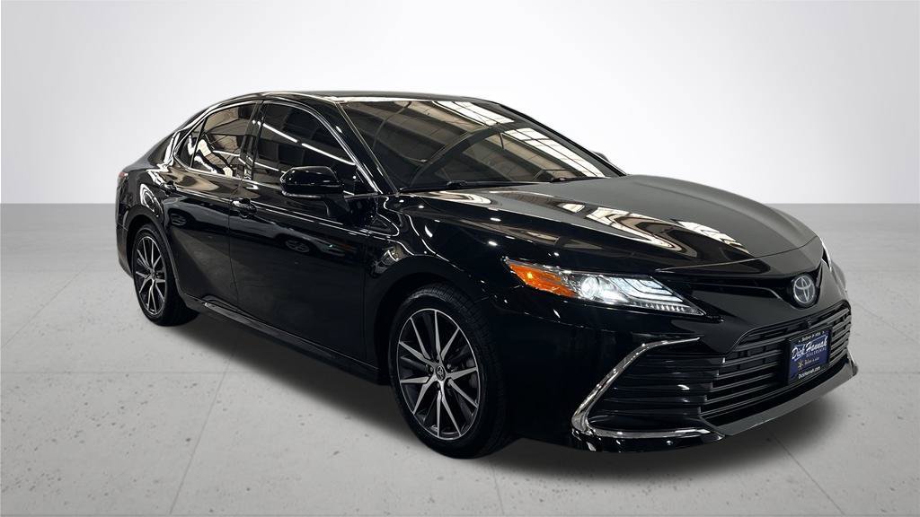 Used 2022 Toyota Camry XLE w/ Navigation Upgrade Package FWD image 7