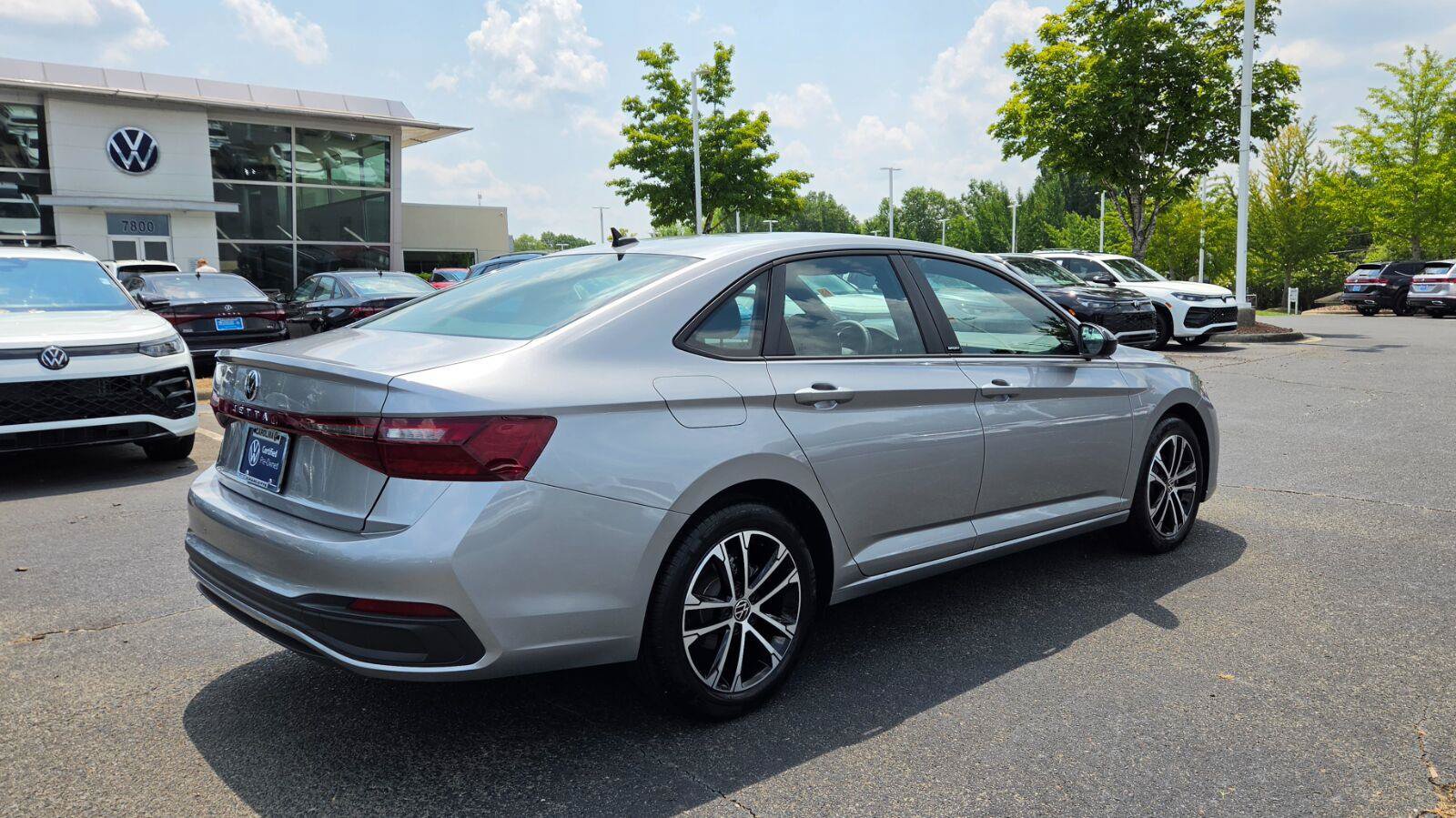 Certified 2025 Volkswagen Jetta Sport FWD image 5