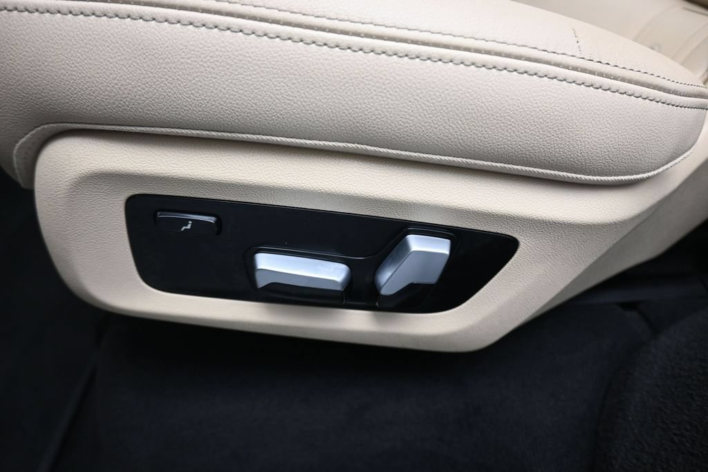 Used 2022 BMW X7 xDrive40i w/ Executive Package AWD/4WD image 34