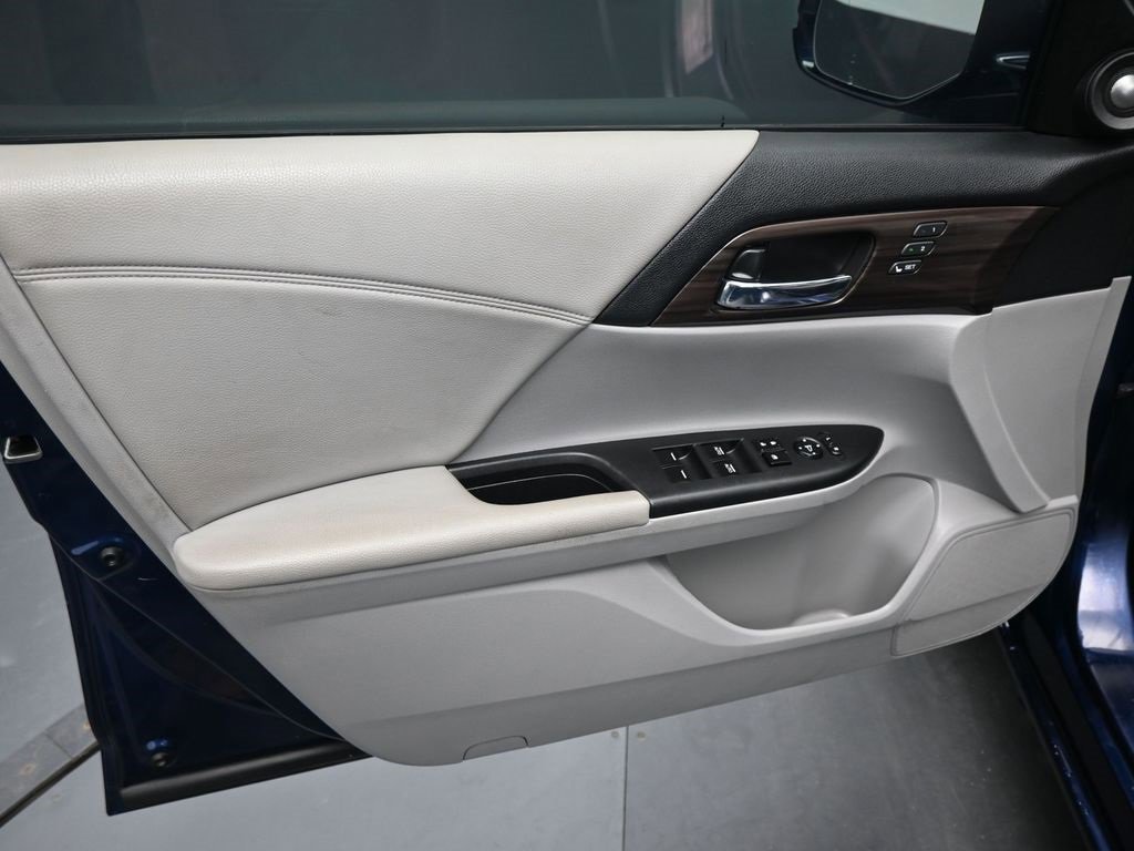 Used 2016 Honda Accord EX-L image 3