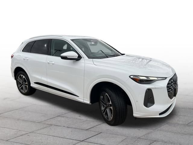 Used 2025 Audi Q5 Premium w/ Convenience Package image 1