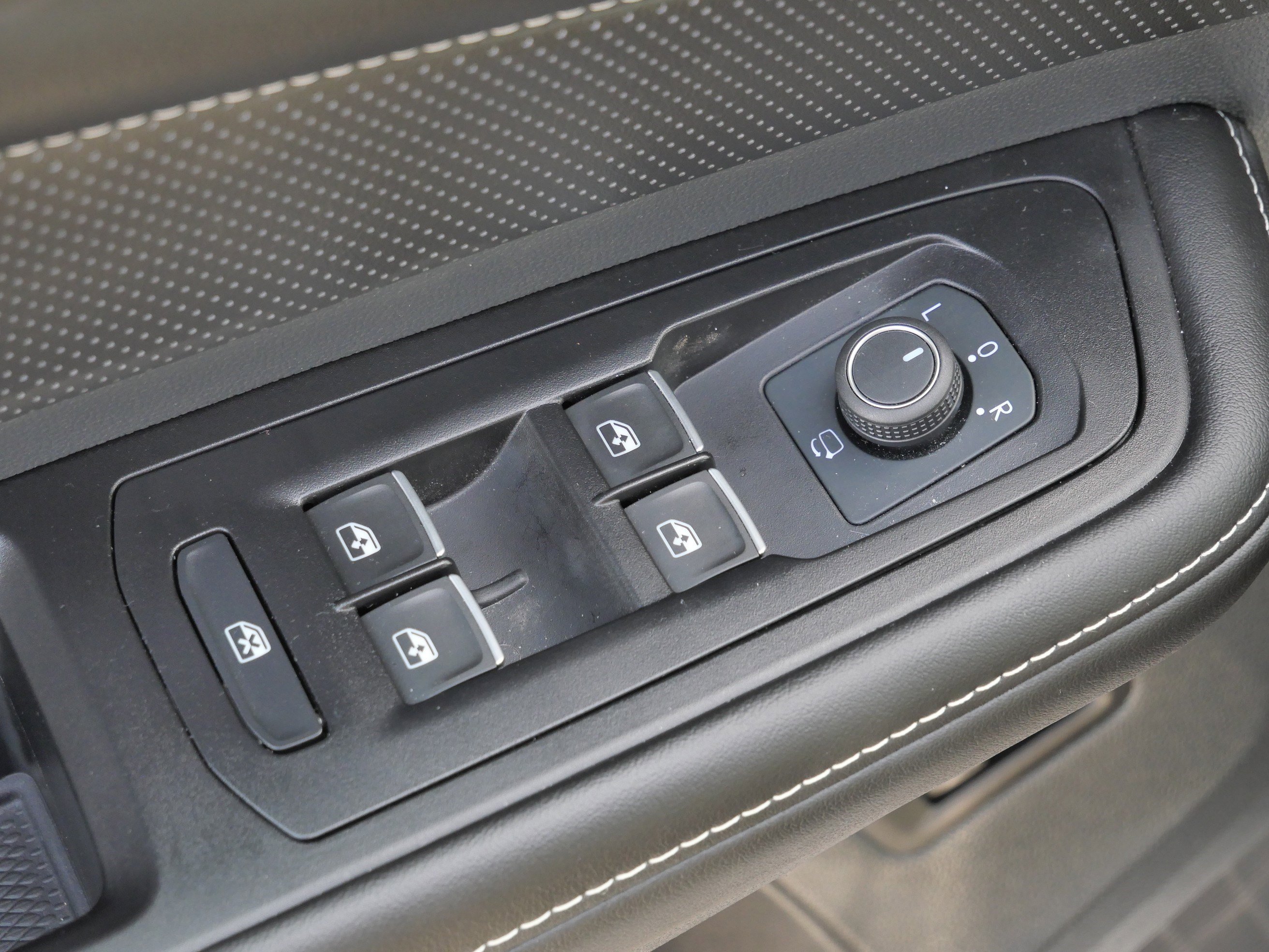 Certified 2024 Volkswagen Atlas SEL Premium R-Line image 19