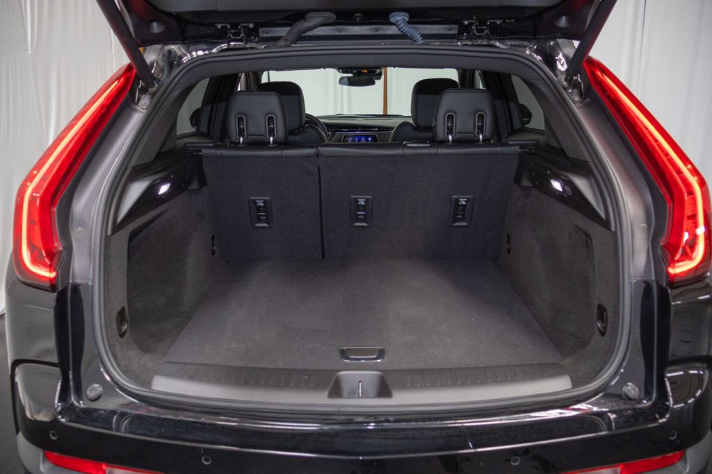 Used 2023 Cadillac XT4 Luxury w/ Cold Weather Package image 17