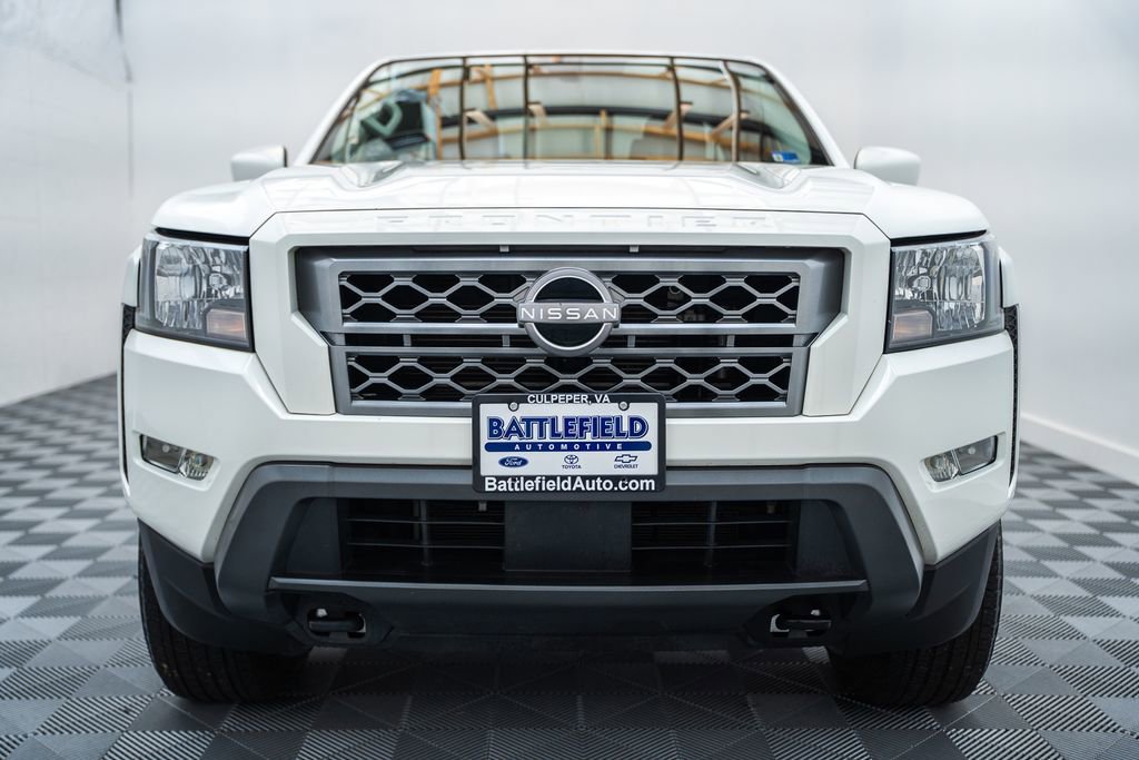 Used 2022 Nissan Frontier SV AWD/4WD image 2