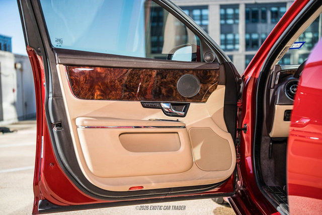 Used 2012 Jaguar XJ image 34