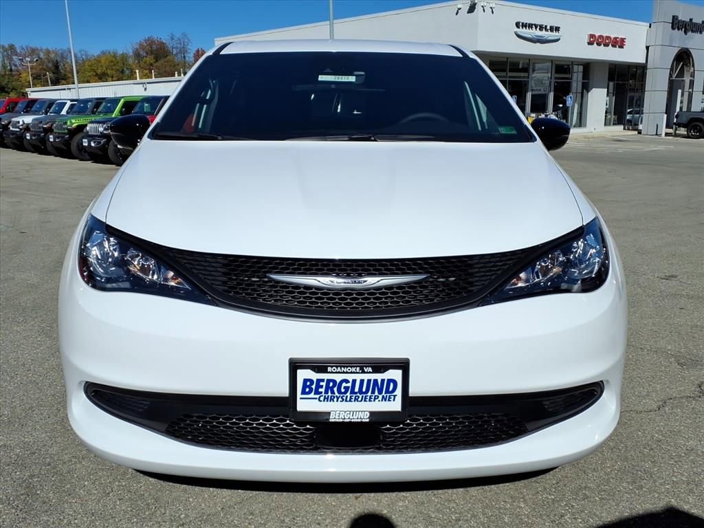 New 2026 Chrysler Voyager LX image 9