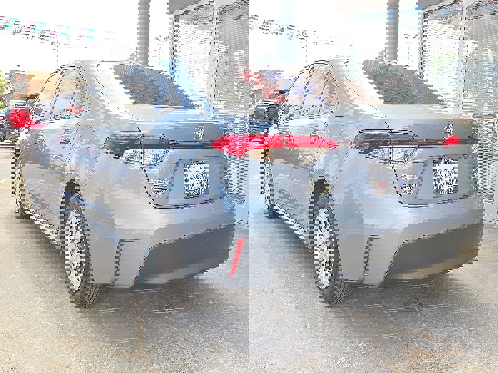 Used 2023 Toyota Corolla LE image 4