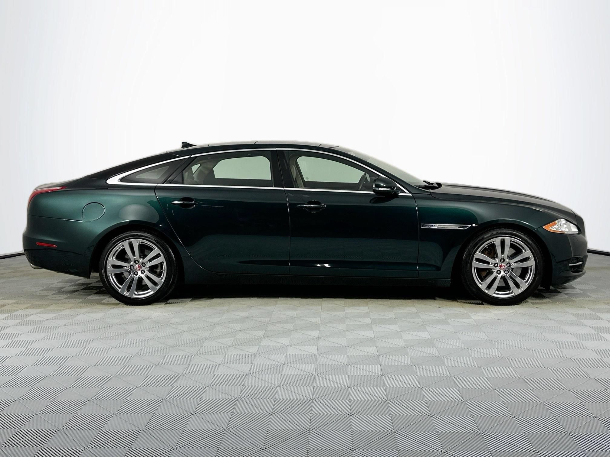 Used 2014 Jaguar XJ L Portfolio RWD image 4