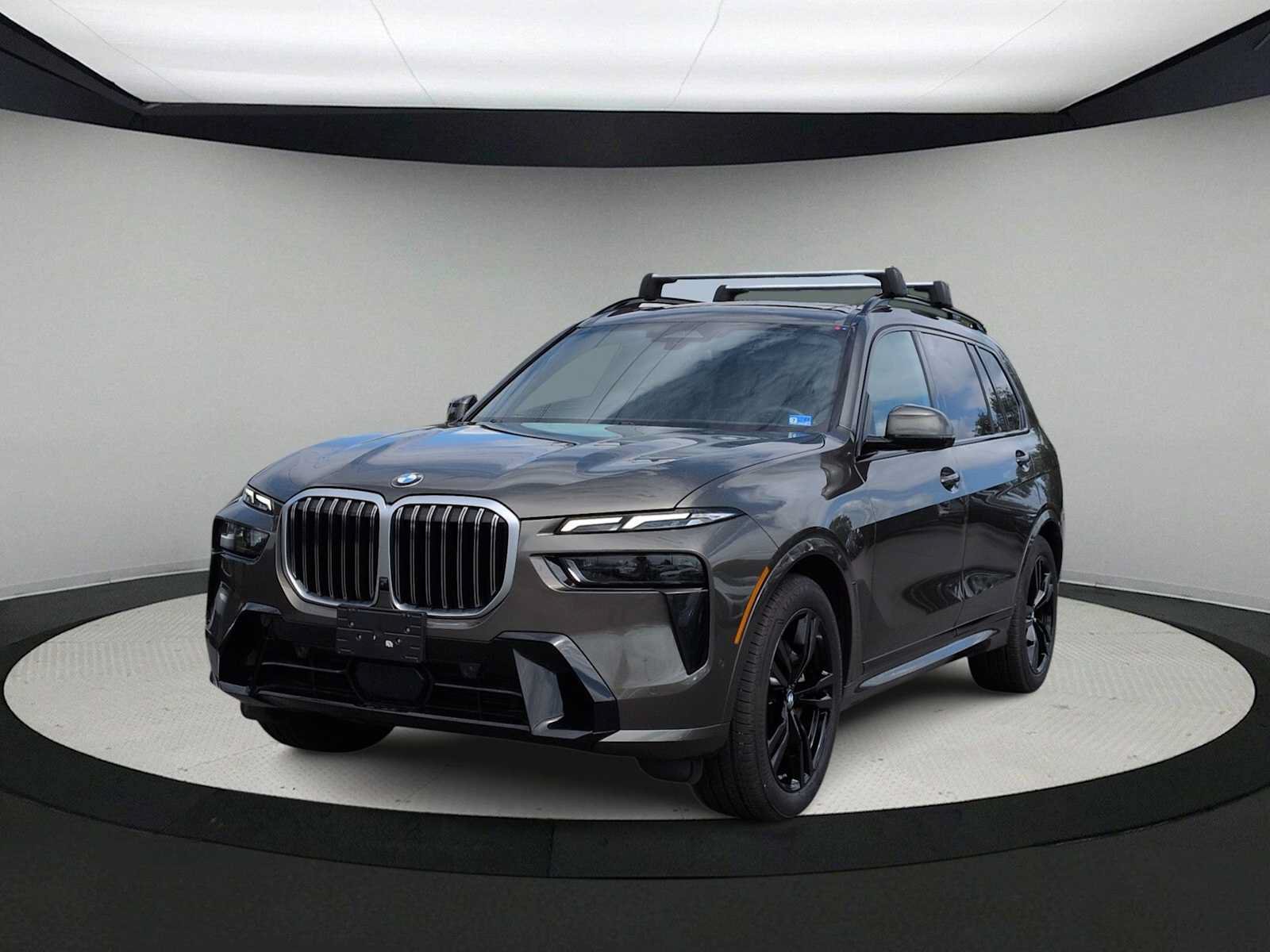 Used 2024 BMW X7 xDrive40i w/ M Sport Package AWD/4WD image 4