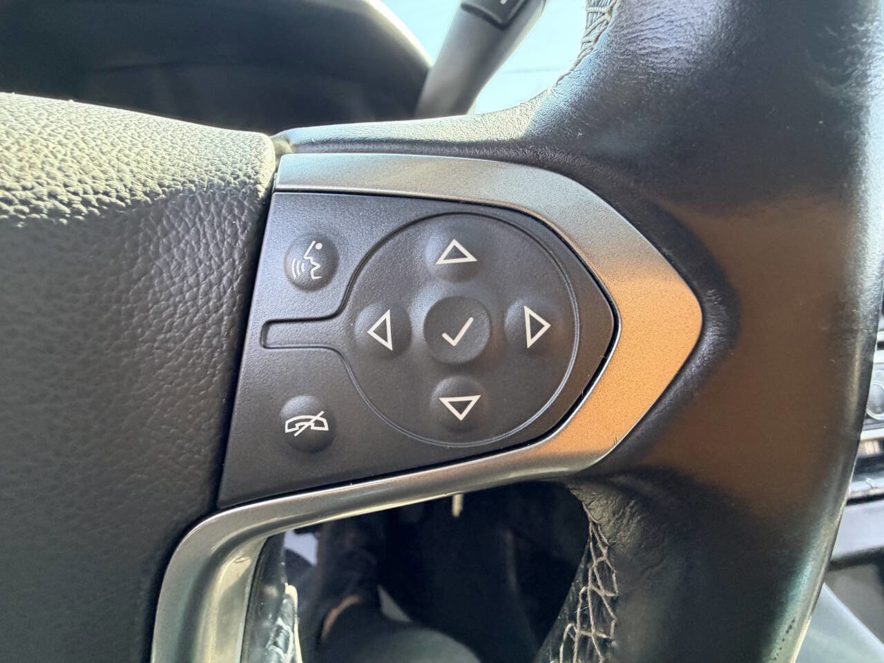 Used 2016 Chevrolet Suburban LT AWD/4WD image 31