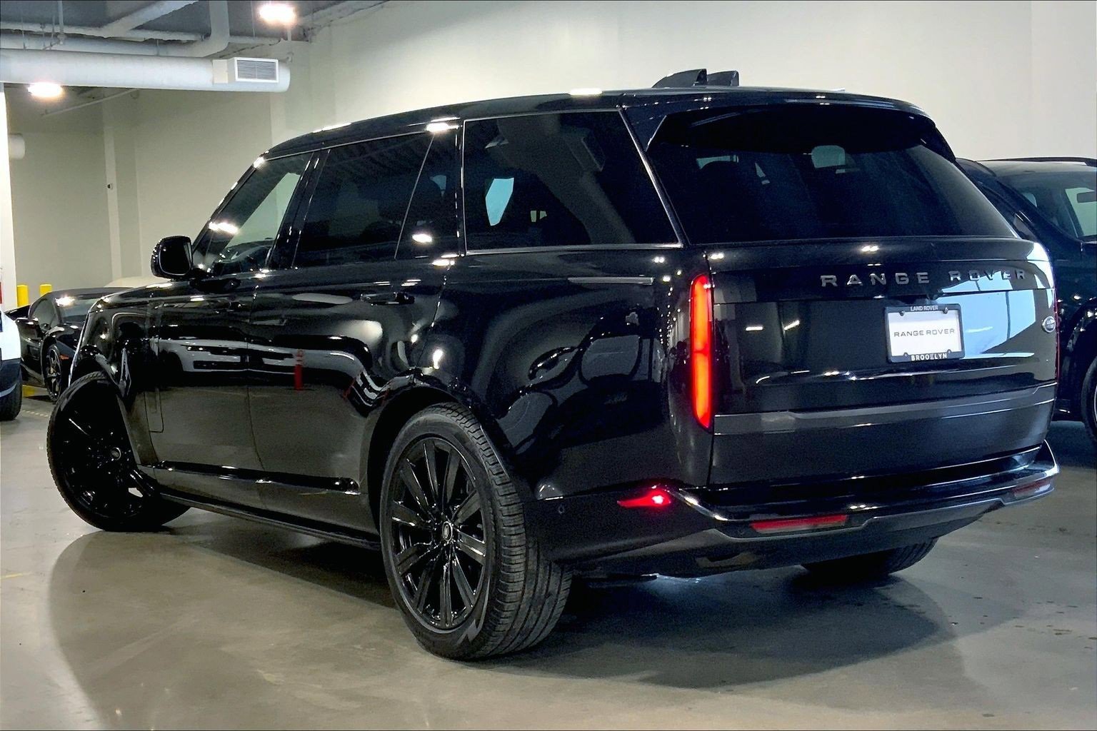 Used 2023 Land Rover Range Rover Long Wheelbase SE image 11