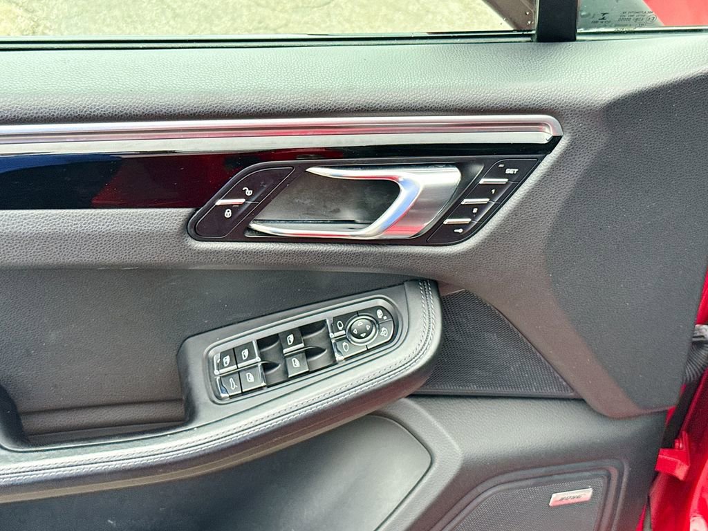 Used 2018 Porsche Macan Turbo w/ Premium Package Plus image 19