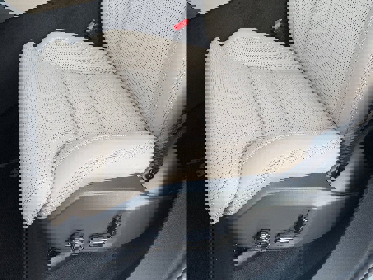 New 2026 Volvo XC90 B6 Ultra w/ Lounge Package image 19