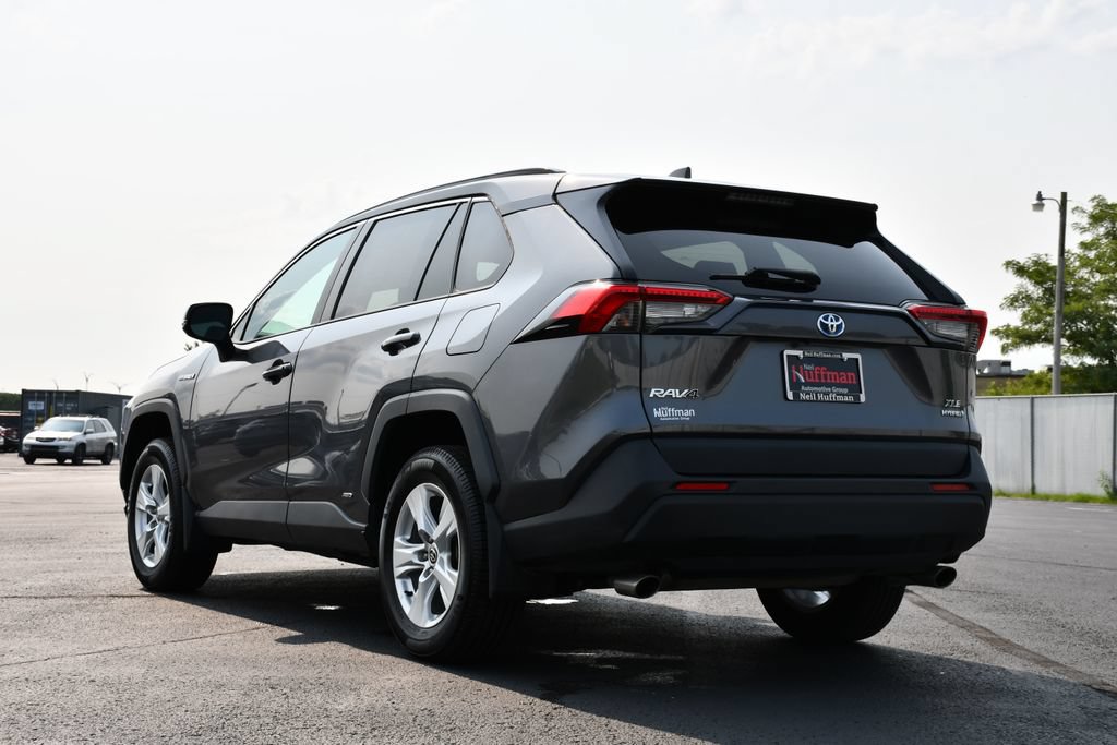 Used 2021 Toyota RAV4 XLE w/ Convenience Package AWD/4WD image 5