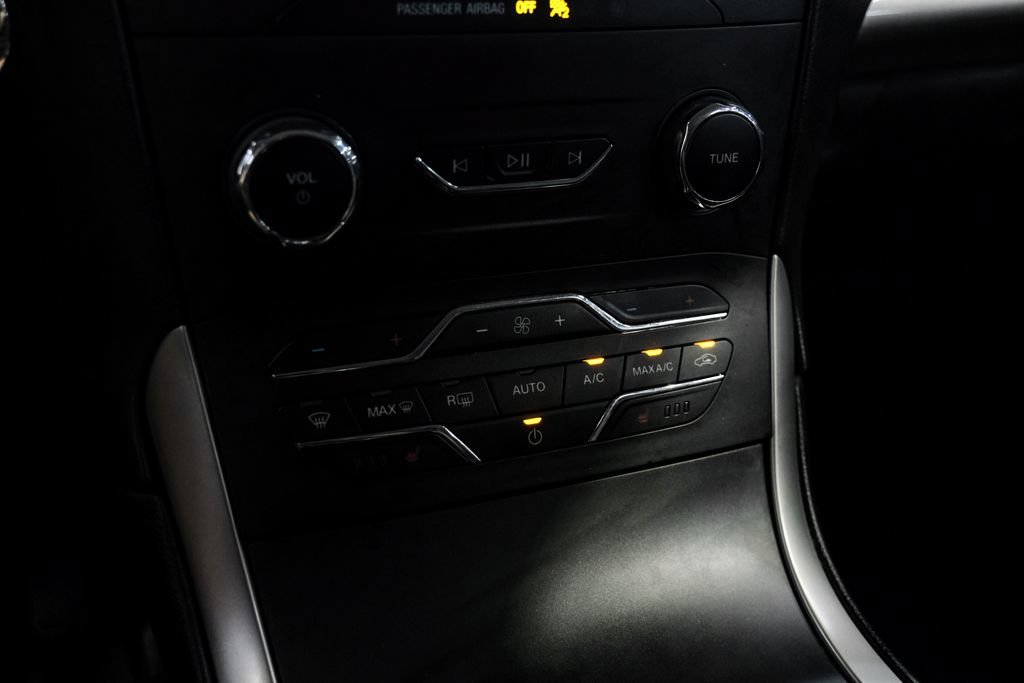 Used 2019 Ford Edge SEL w/ Equipment Group 201A FWD image 29
