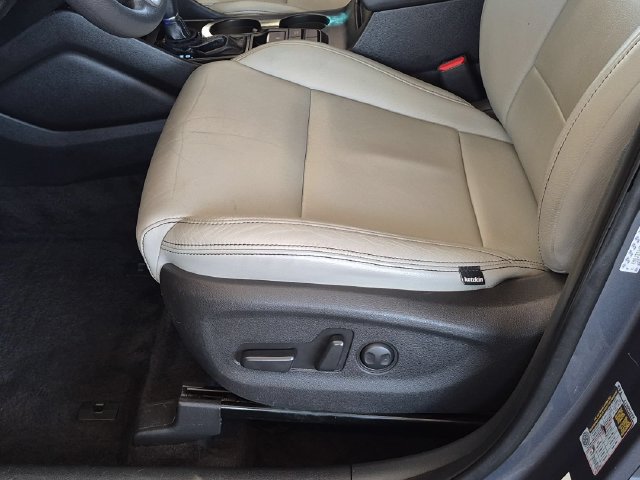 Used 2021 Hyundai Tucson Value FWD image 13