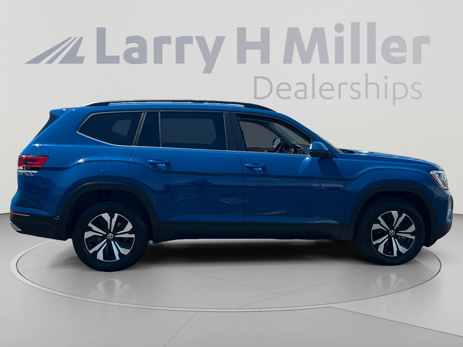 Used 2025 Volkswagen Atlas SE AWD/4WD image 6