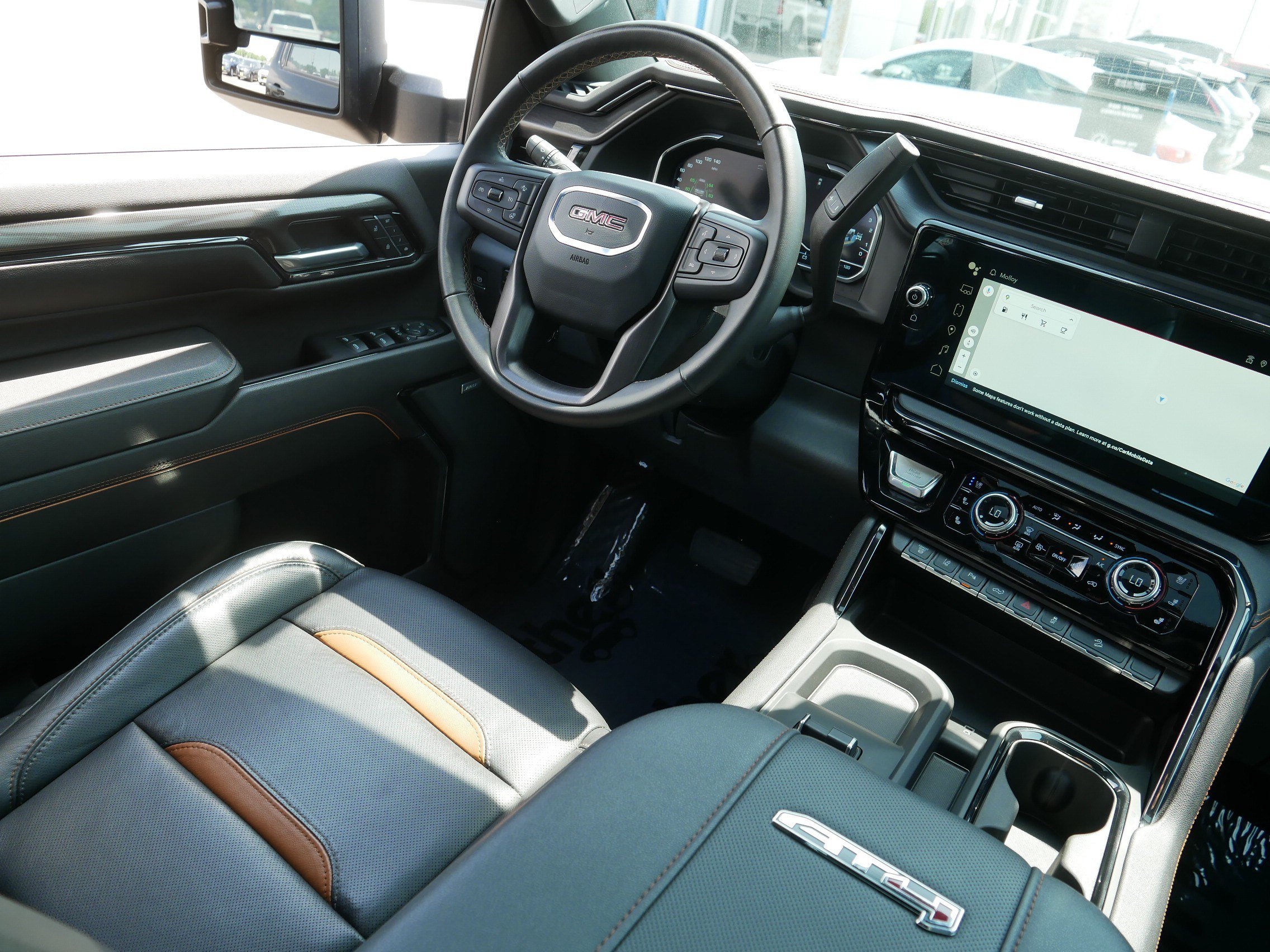 Used 2024 GMC Sierra 2500 AT4 w/ Technology Package AWD/4WD image 9