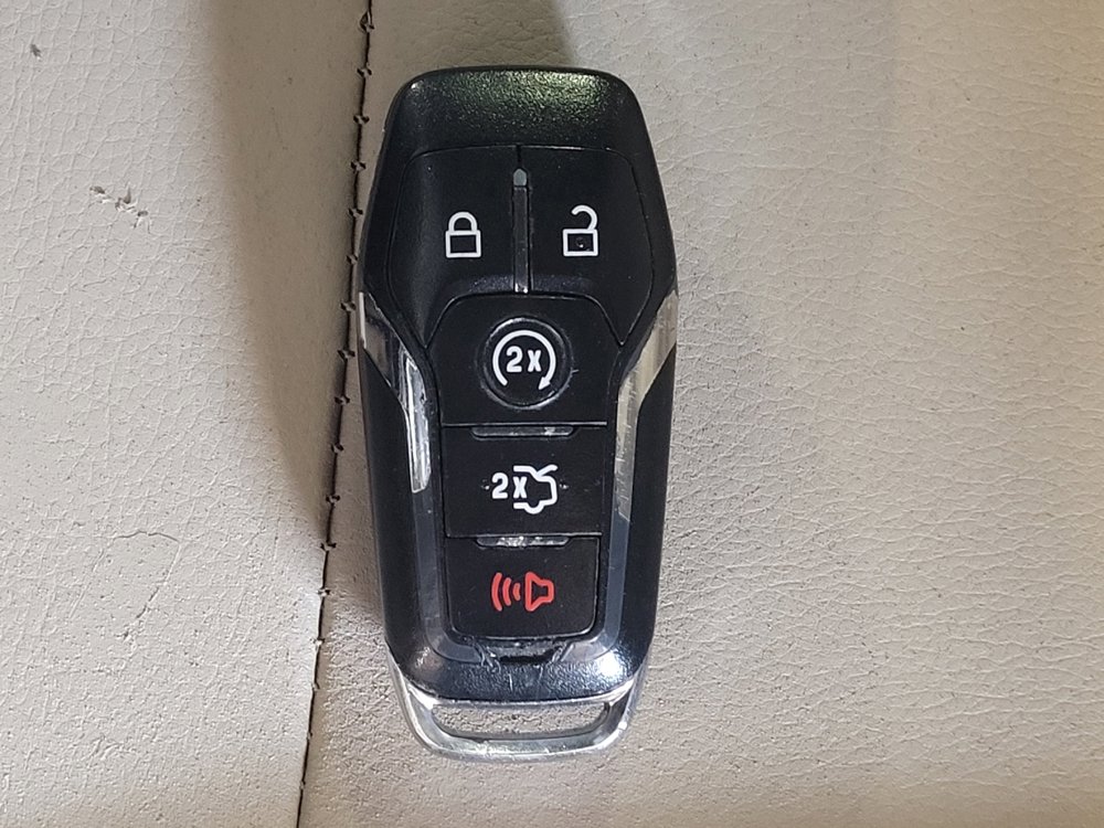 Used 2016 Lincoln MKZ Hybrid image 32