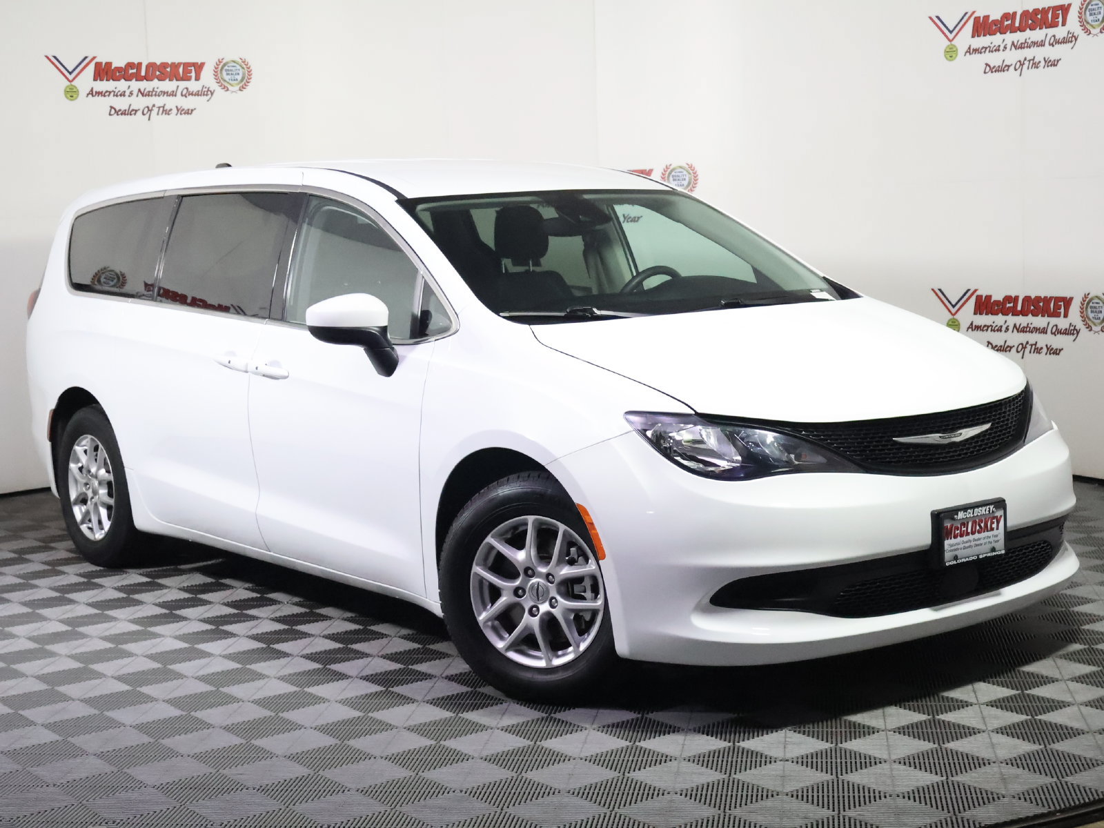 Used 2023 Chrysler Voyager LX FWD image 2