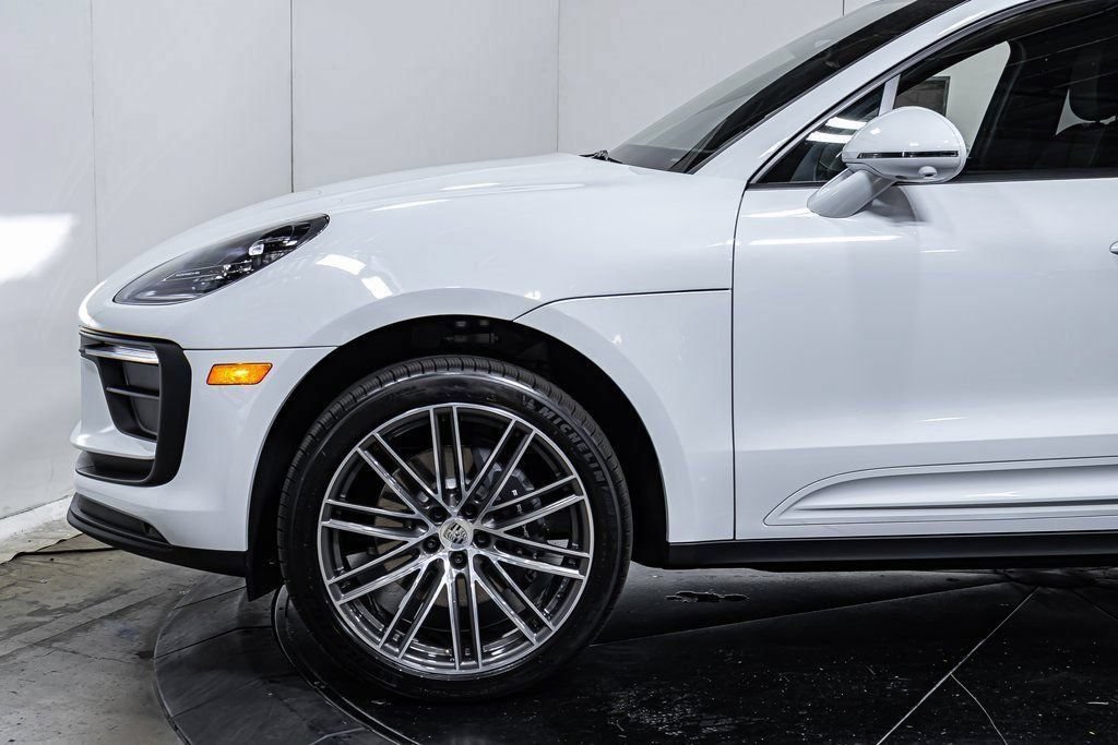 Certified 2025 Porsche Macan AWD/4WD image 20