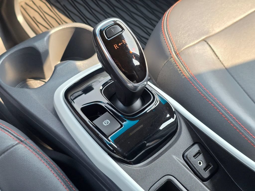 Used 2018 Chevrolet Bolt Premier w/ Driver Confidence II Package FWD image 27