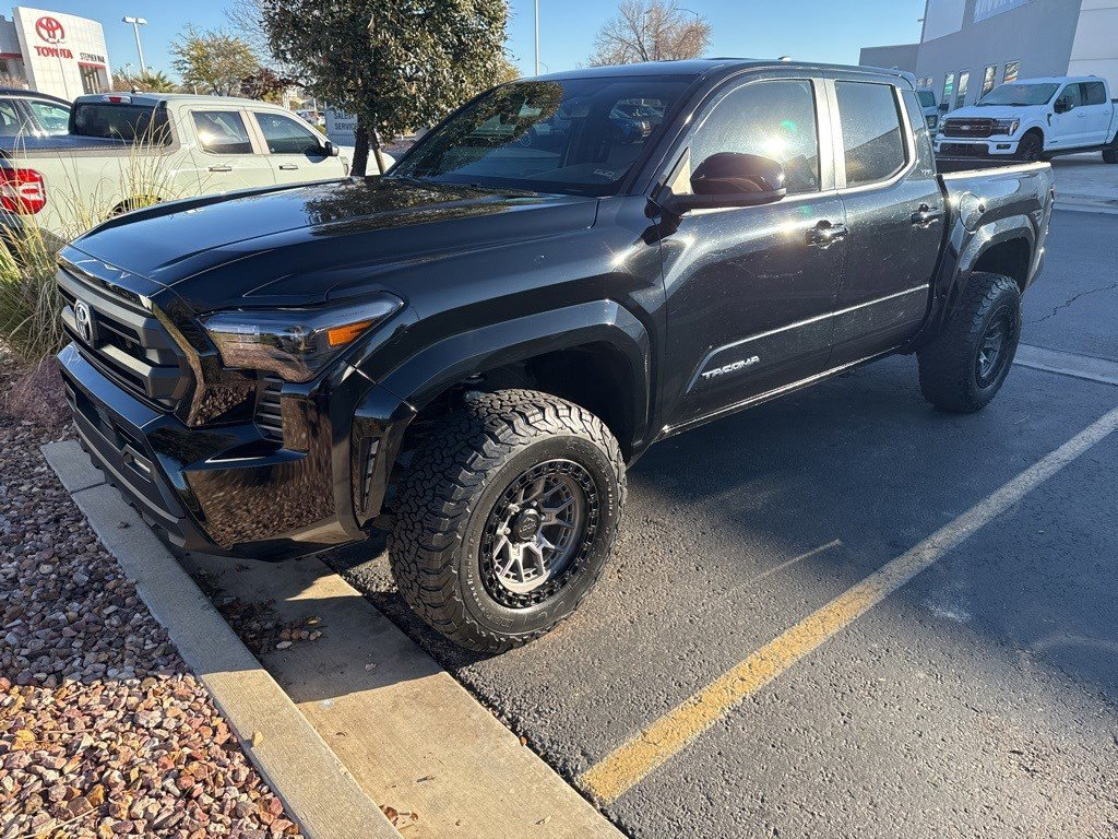 Used 2024 Toyota Tacoma SR5 image 2