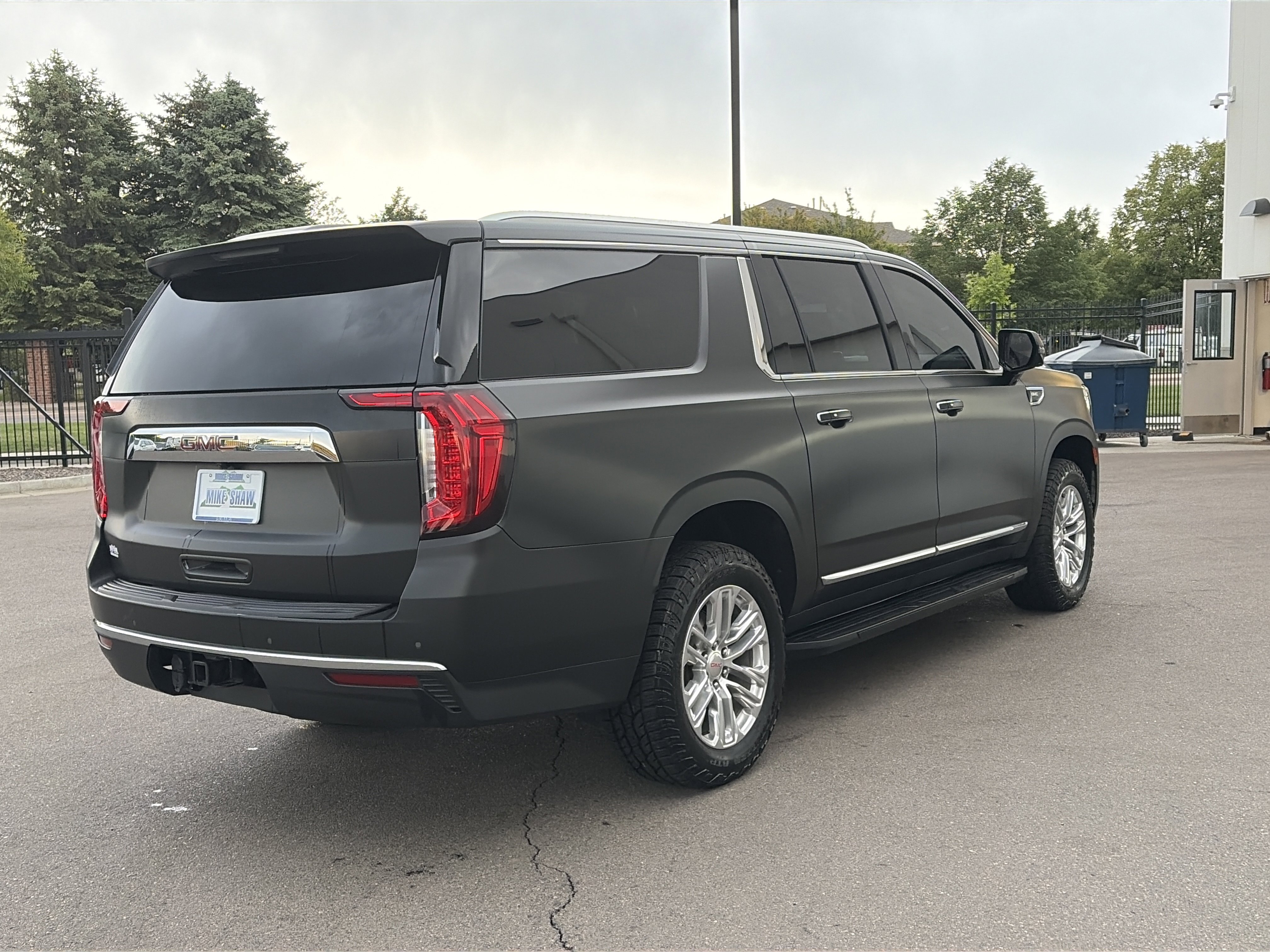 Used 2023 GMC Yukon XL SLT w/ SLT Luxury Package AWD/4WD image 5