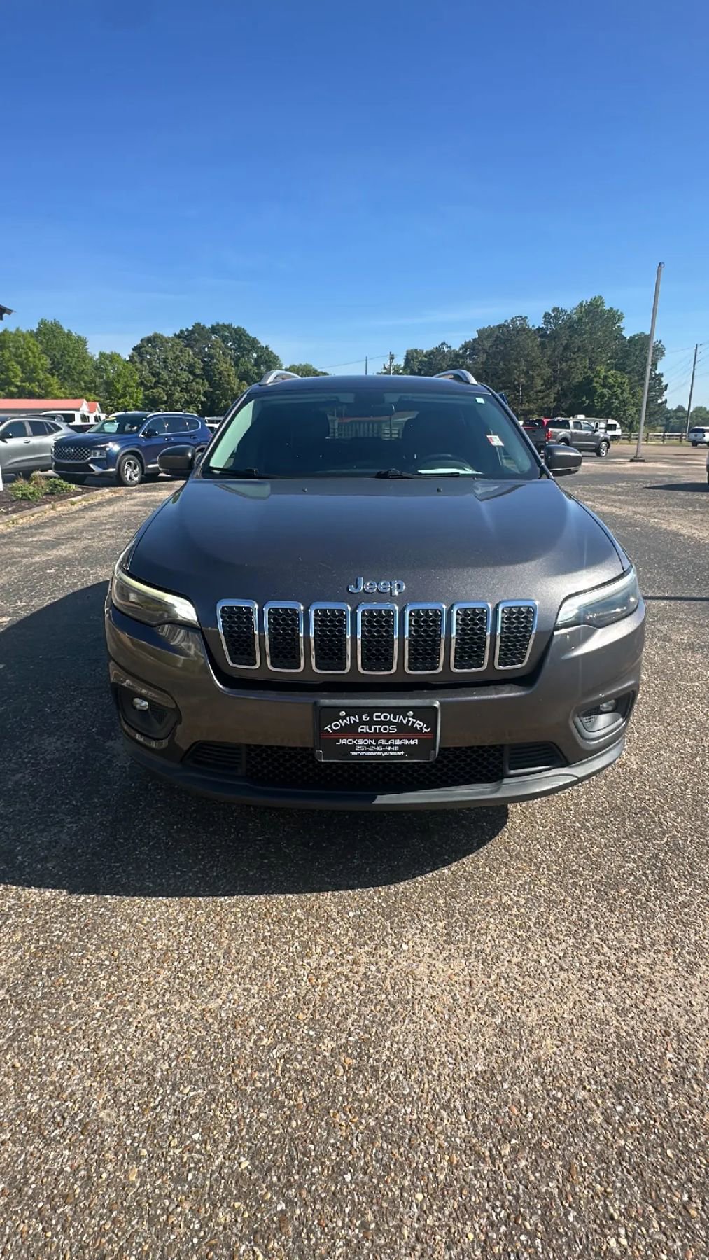 Used 2019 Jeep Cherokee Latitude Plus w/ Cold Weather Group AWD/4WD image 2