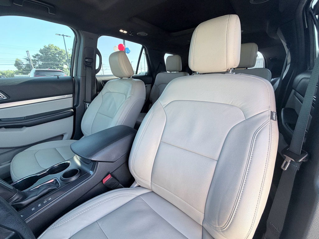 Used 2018 Ford Explorer XLT w/ Equipment Group 202A FWD image 23