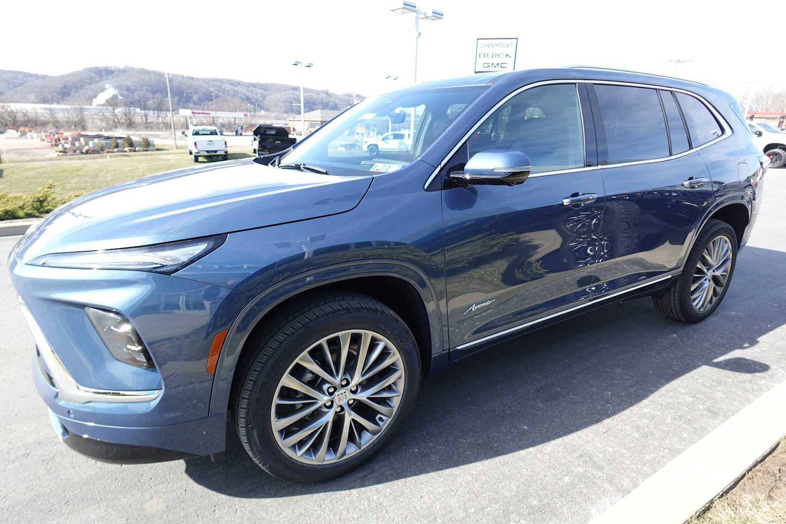 New 2026 Buick Enclave Avenir w/ Super Cruise Package AWD/4WD image 6