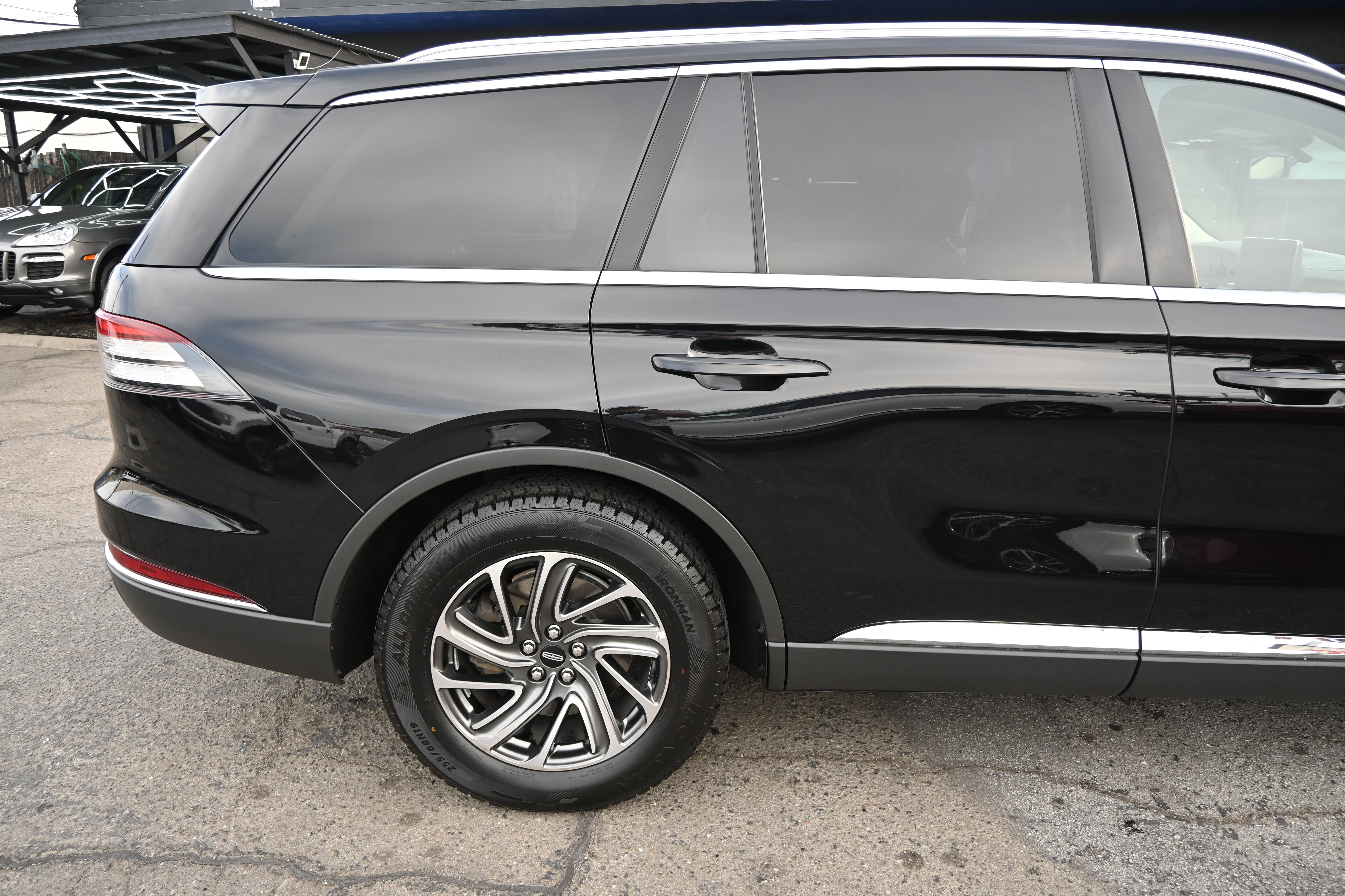 Used 2022 Lincoln Aviator 2WD image 9