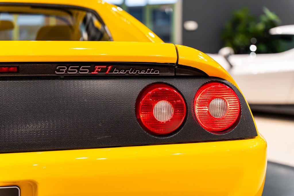 Used 1998 Ferrari F355 Berlinetta RWD image 18