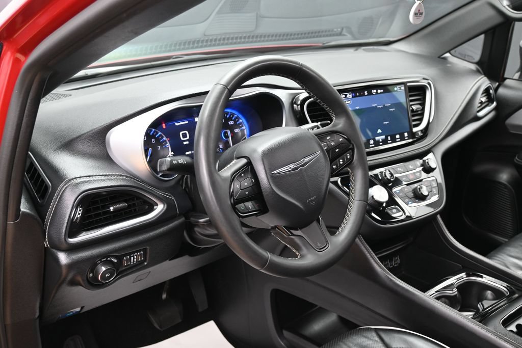 Used 2025 Chrysler Pacifica Limited FWD image 19