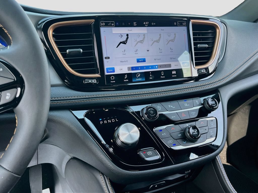 New 2027 Chrysler Pacifica Pinnacle w/ Theater Group FWD image 16