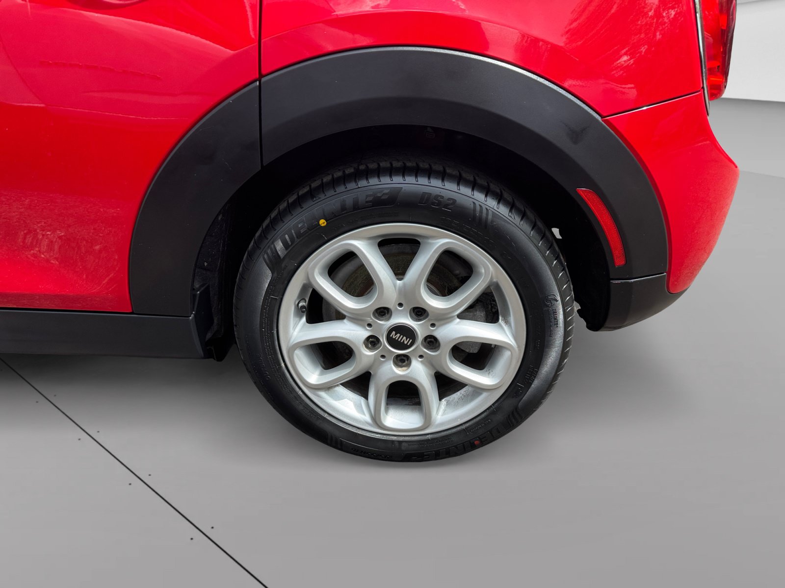 Used 2019 MINI Cooper 4-Door Hardtop FWD image 14
