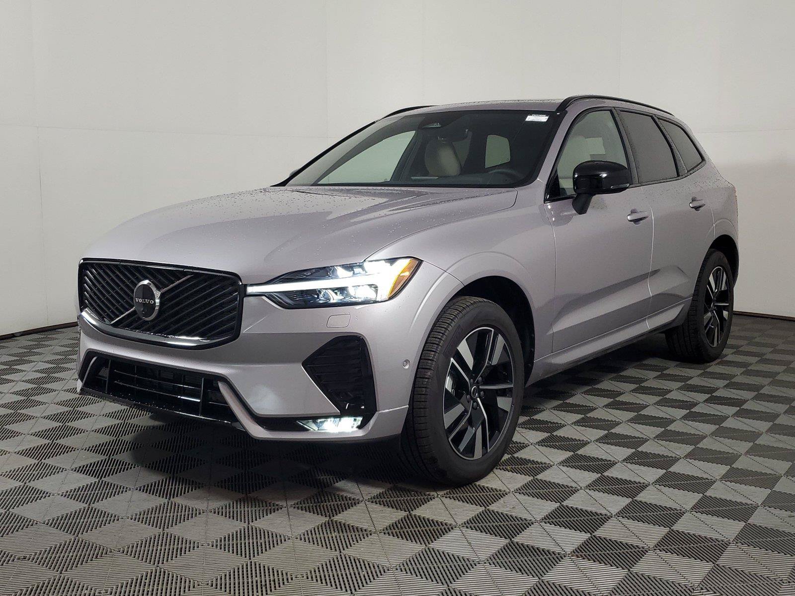 New 2026 Volvo XC60 B5 Plus w/ Climate Package AWD/4WD image 3