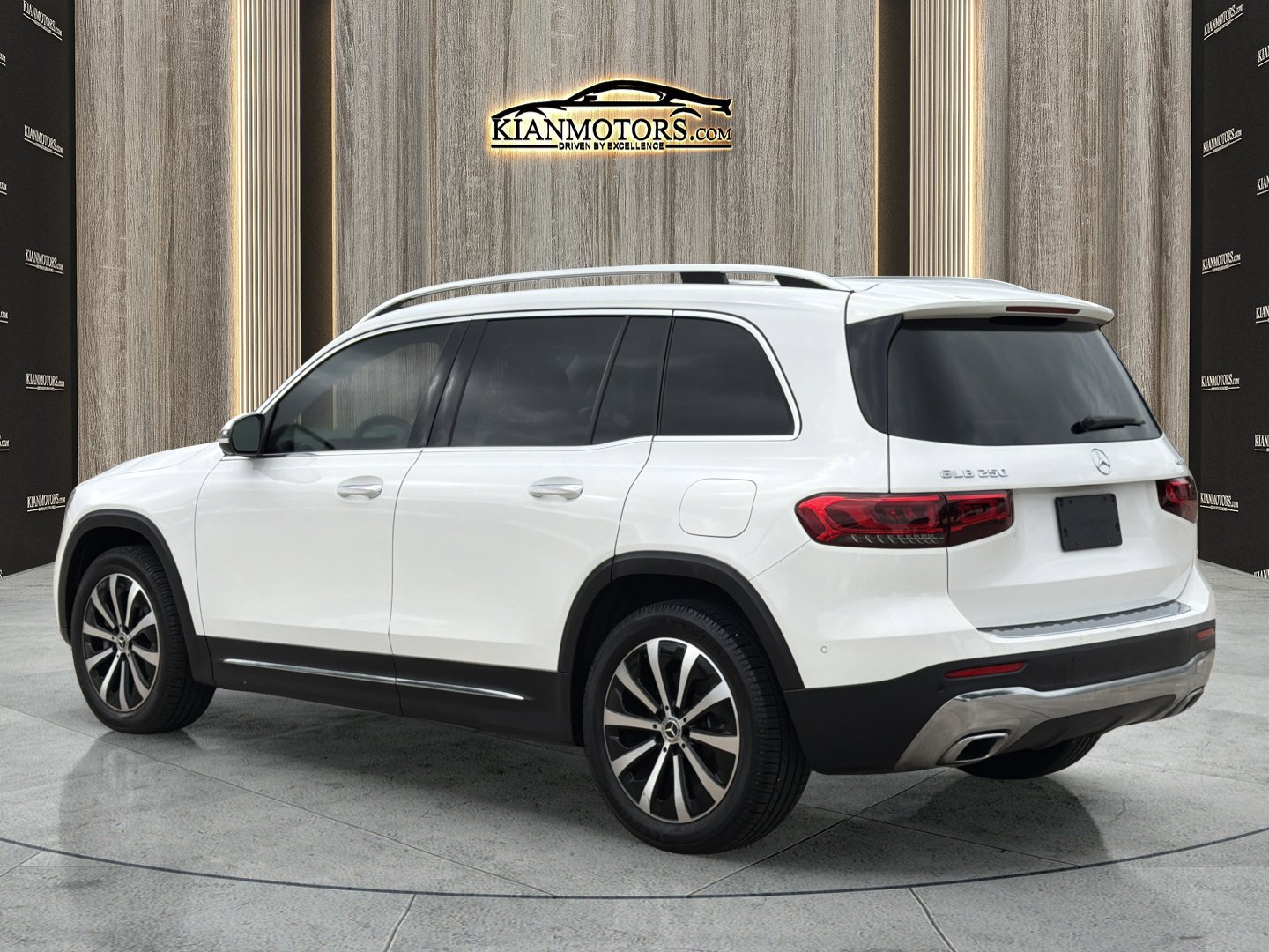 Used 2021 Mercedes-Benz GLB 250 4MATIC image 5