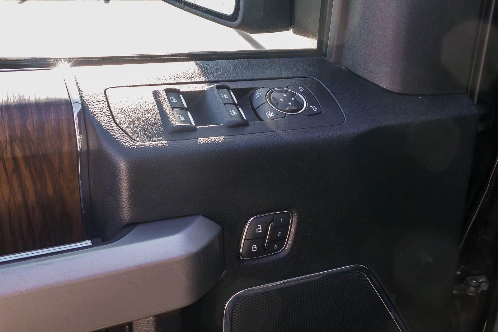 Used 2019 Ford F150 Lariat image 19