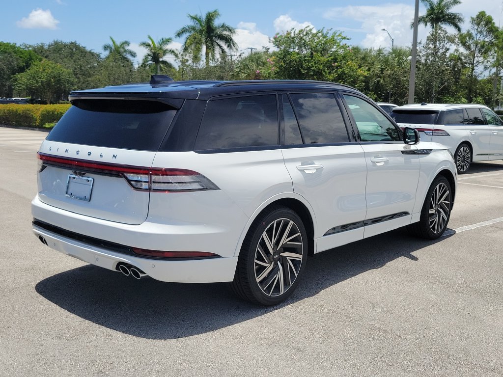 New 2026 Lincoln Aviator Black Label w/ Black Label Special Edition AWD/4WD image 4