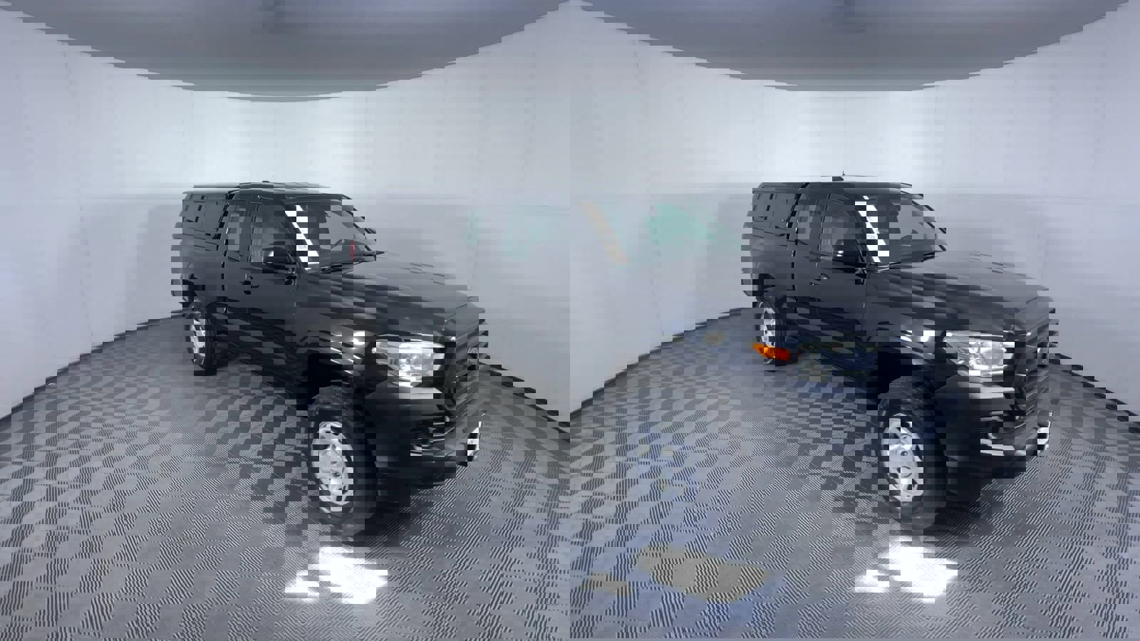 Used 2022 Toyota Tacoma SR image 2