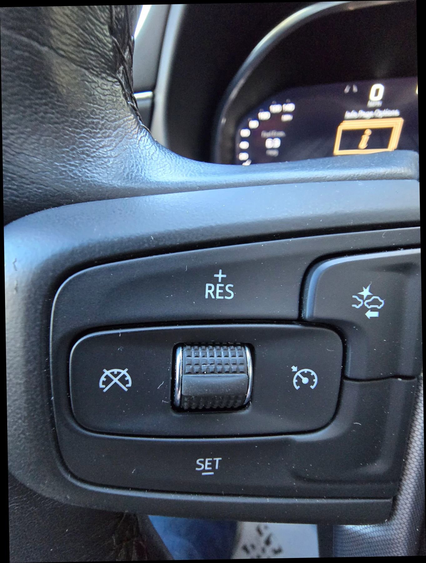 Used 2023 GMC Yukon XL SLT image 28