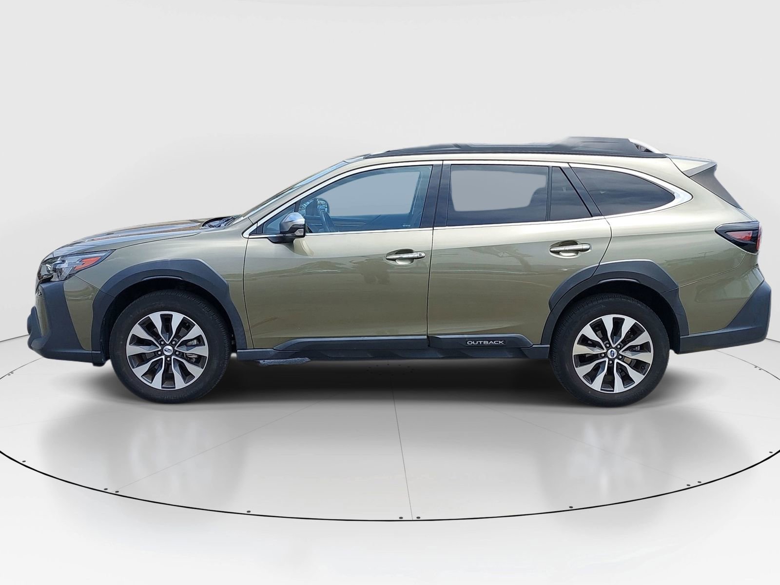Certified 2023 Subaru Outback Touring XT AWD/4WD image 4