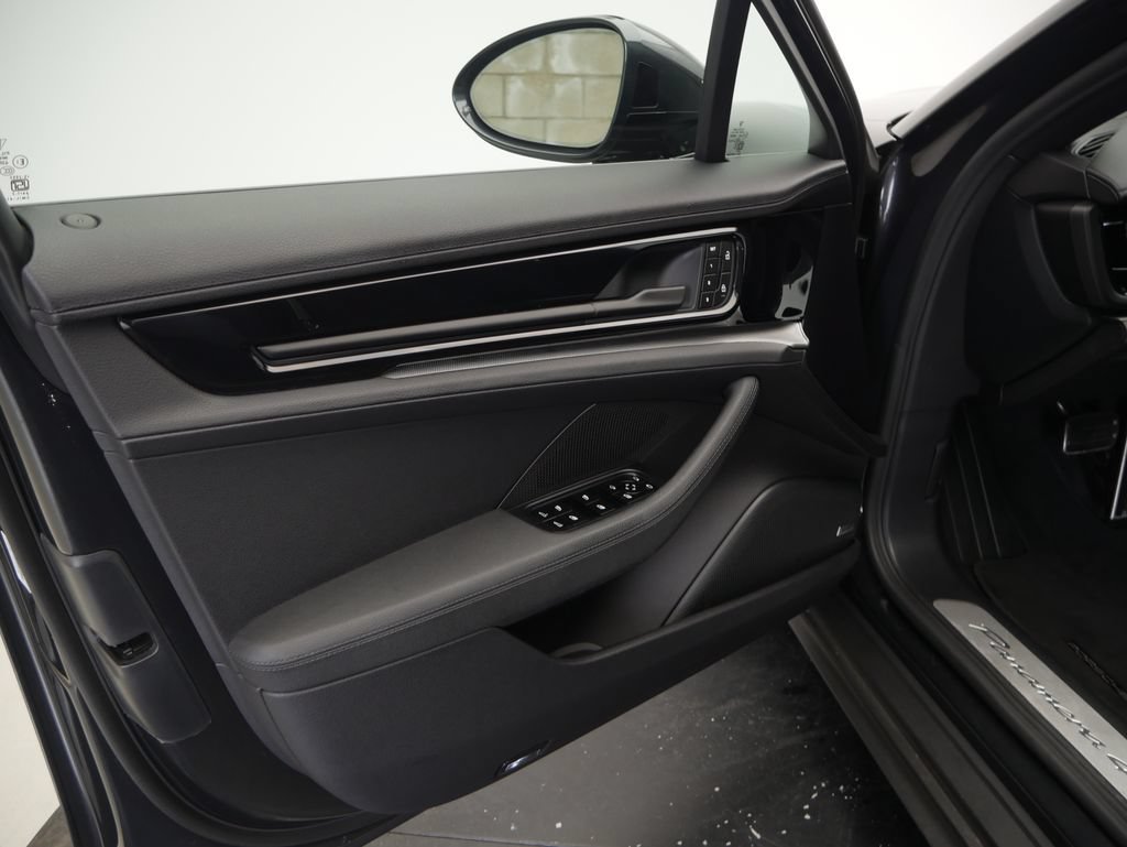 Certified 2026 Porsche Panamera 4 AWD/4WD image 4