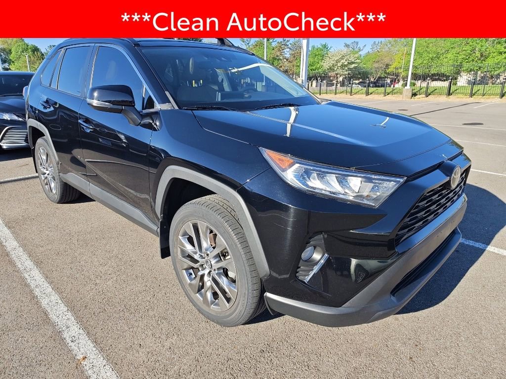 Used 2020 Toyota RAV4 XLE Premium image 3